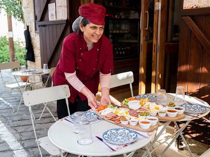 serving-omodos-shop